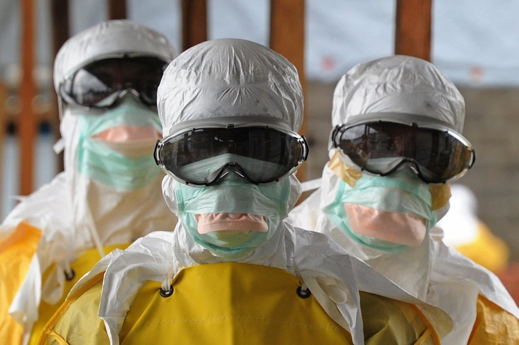  Ebola s-ar putea transmite şi după vindecare prin contactul cu sperma unui fost bolnav