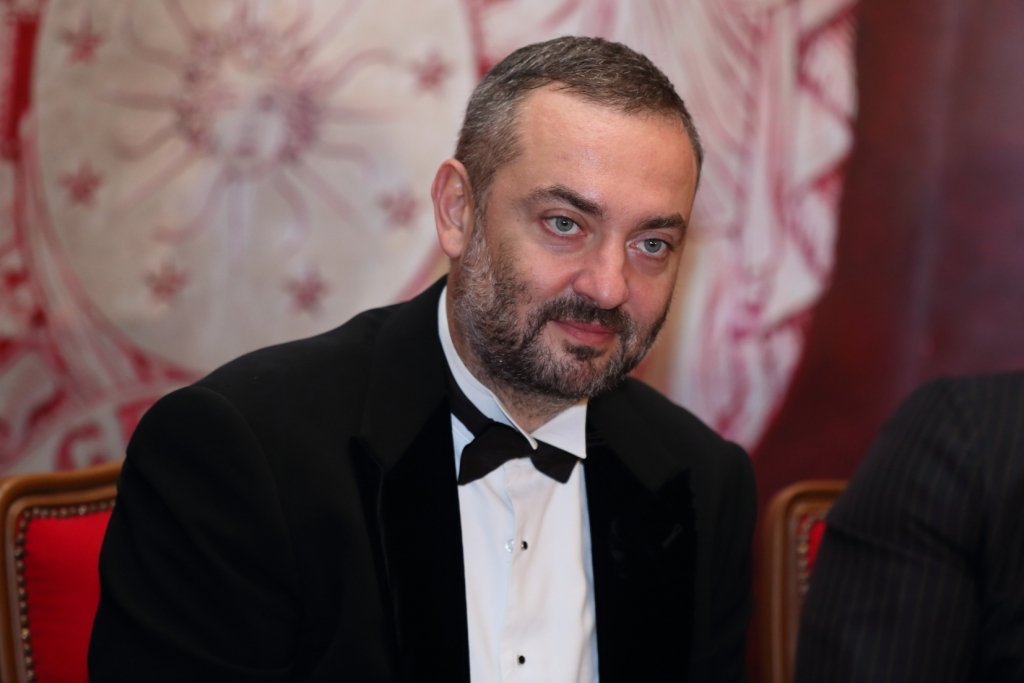  Directorul Operei Române, Răzvan Ioan Dincă, şi un alt angajat al instituţiei au fost reţinuţi