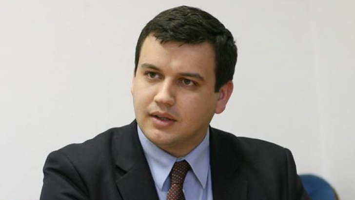  Preşedintele PMP, Eugen Tomac, i-a criticat la Iaşi şi pe cei din PSD şi pe cei din PNL