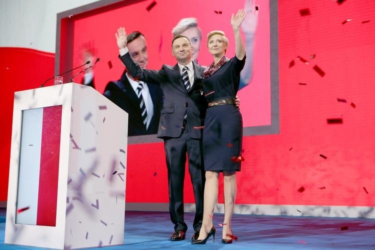  Zlotul polonez a atins minimul ultimelor două luni după victoria lui Andrzej Duda la preşedinţie