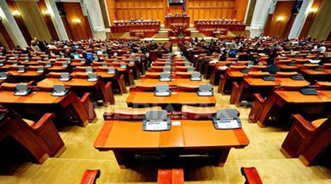  Legea alegerii Legislativului, aprobată: vot pe liste, prag de 5% şi peste 400 de parlamentari