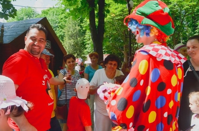  IMAGINI: De 1 iunie, deputatul Viorel Blăjuţ a petrecut cu copiii din Iaşi
