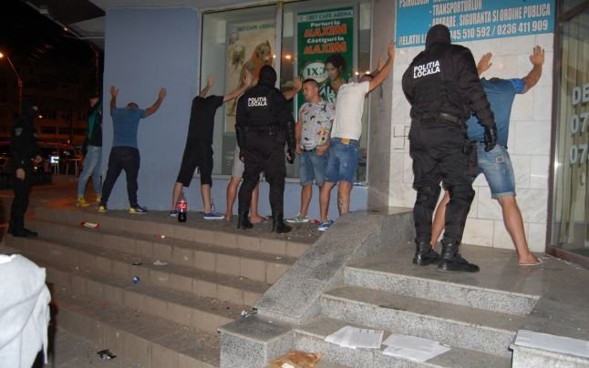  Puştani hoţi, prinşi întâmplător de poliţişti în Copou. Deja amanetaseră aurul furat