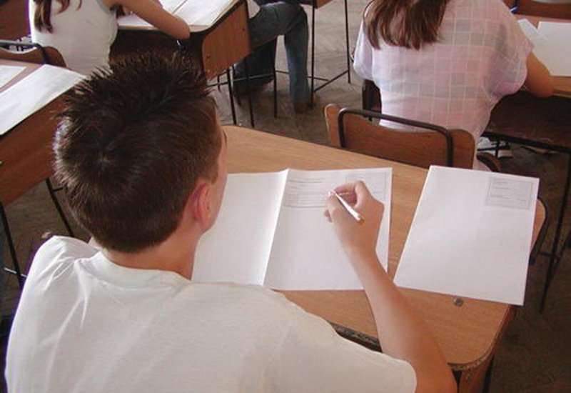  Evaluarea Nationala 2015 Absolventii claselor a VIII-a incep luni examenele, cu proba scrisa la Limba si literatura romana