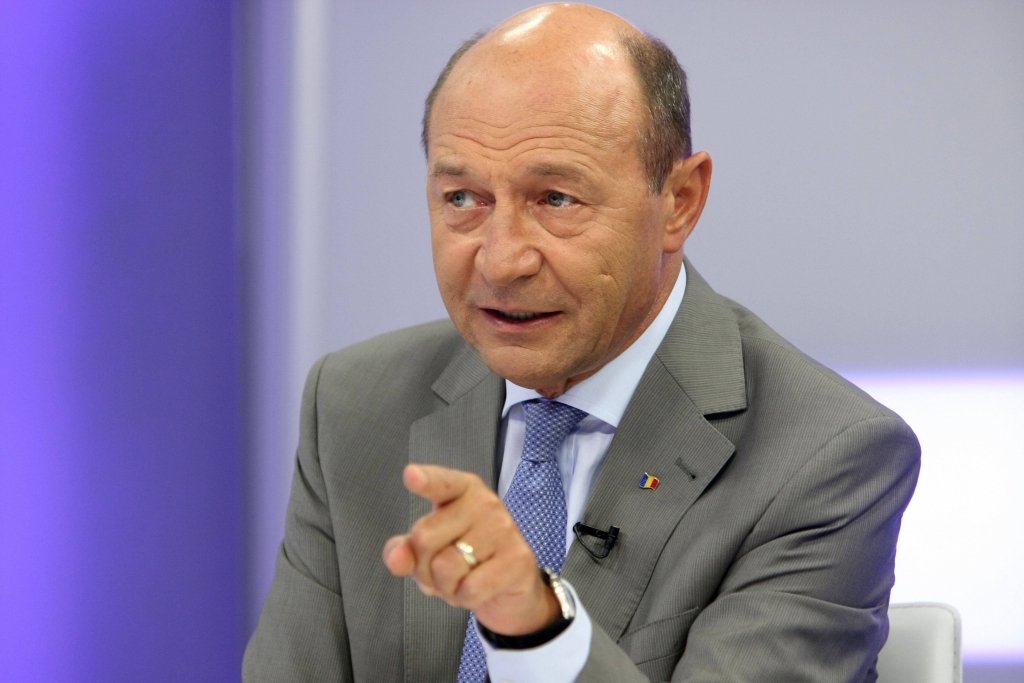  Traian Băsescu acuză blat între Iohannis-Ponta pentru numirea lui Oprea ca interimar