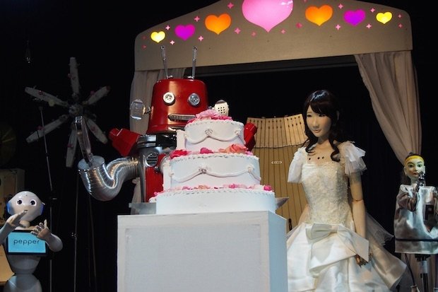  Japonezii au oficiat prima căsătorie între roboţi