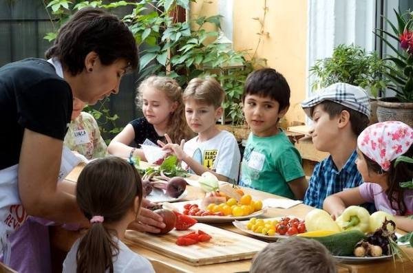  Propunere pentru vacanţa copiilor: tabără culinară pentru cei mici la Bârnova