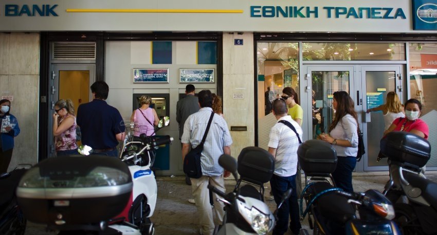  Băncile greceşti rămân închise marţi şi miercuri. Limita de retragere: 60 euro