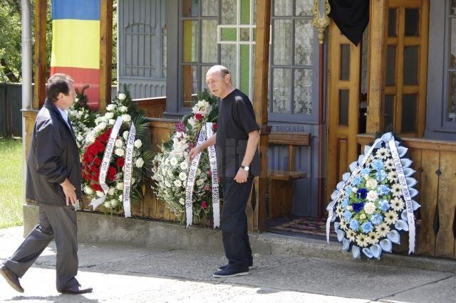  FOTO: Traian Băsescu se ocupă de pregătirile pentru înmormântarea socrului