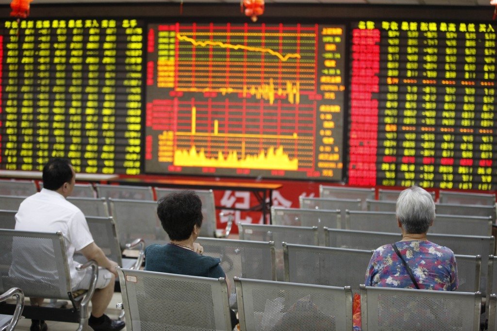  Instabilitate extremă a Bursei de la Shanghai. Oamenii se tem de o nouă criză
