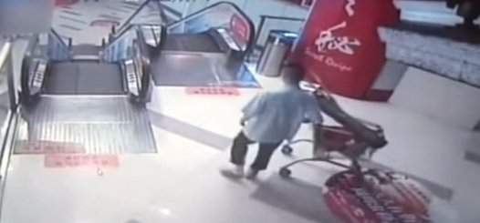  VIDEO Inca o tragedie pe o scara rulanta din China: Unui barbat i s-a amputat piciorul