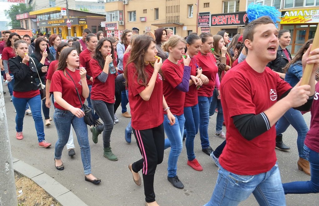  A început Festudis. Studenţii au luat cu asalt străzile oraşului (GALERII FOTO)