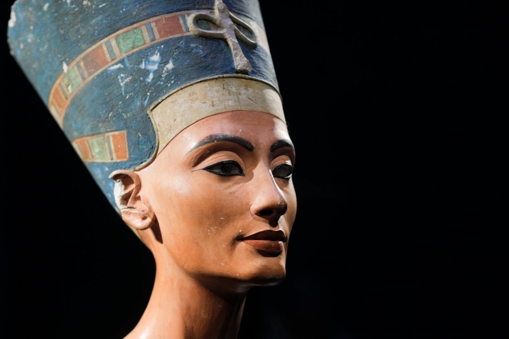  Un arhelog britanic susţine că a descoperit mormântul reginei Nefertiti