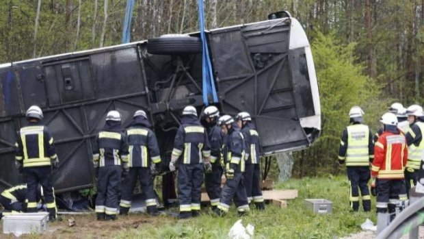  Accident mortal cu un autocar cu 38 de turişti ucraineni. Două persoane au murit