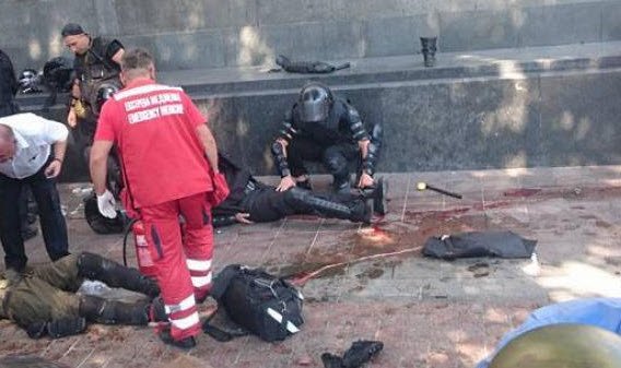  Peste 100 de poliţişti, răniţi la Kiev într-o explozie după un vot în Parlament