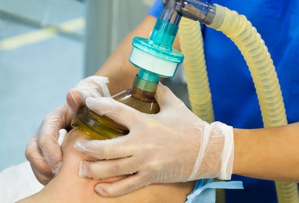  Criză acută de medici anestezişti în spitalele din Iaşi. Toţi fug în străinătate