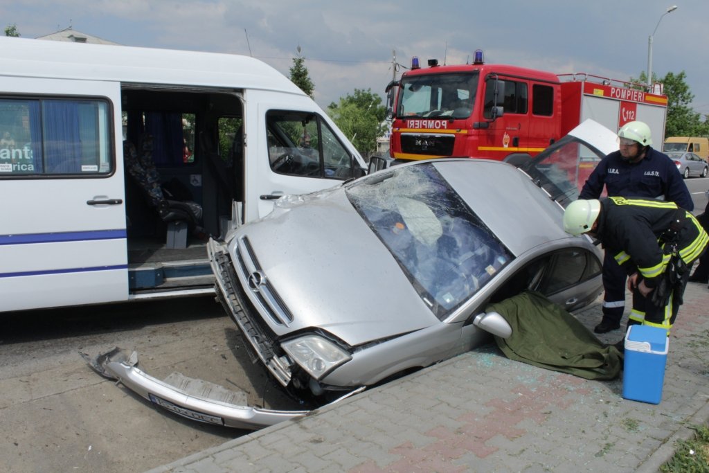 Carambol greu de imaginat provocat de maşina Poliţiei în Leţcani