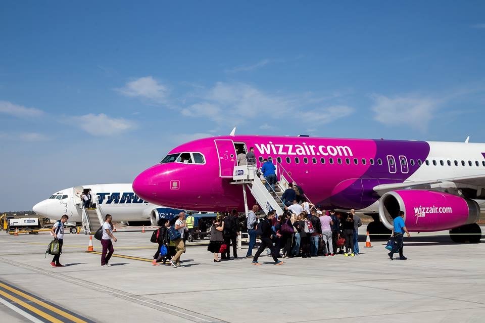  Primul zbor low-cost al Wizz Air efectuat de la Iaşi. Avionul, plin