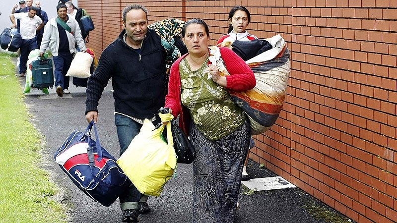  Refugiaţi, deghizaţi în haine ţigăneşti pentru a ajunge în Germania