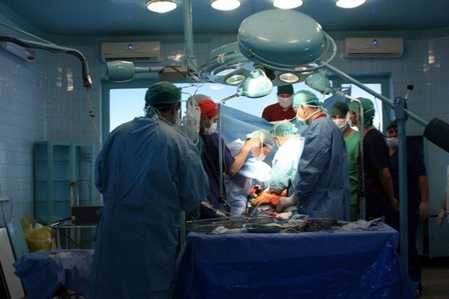  Medicii ieşeni, la a patra prelevare de organe fără bucureşteni în sala de operaţie