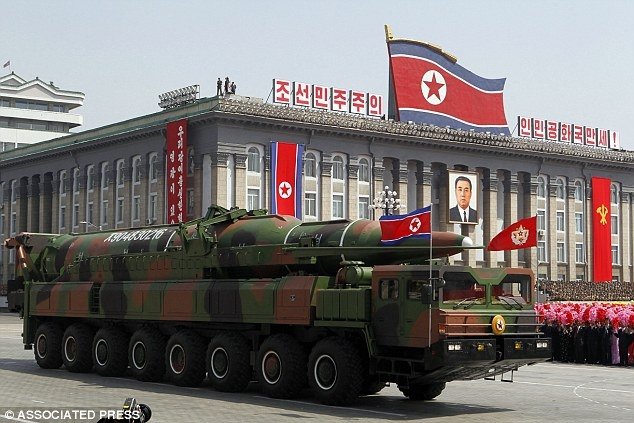  VIDEO: Parada militara de amploare in Coreea de Nord. Kim Jong-un: Suntem pregatiti sa facem fata SUA