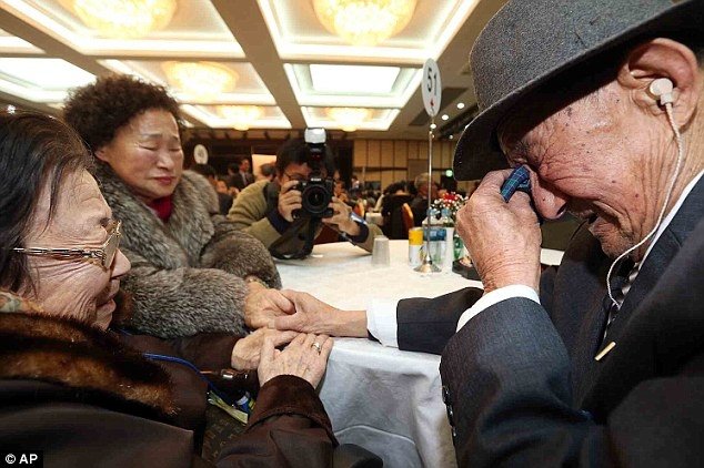  Reuniune emotionanta dupa 60 de ani a familiilor despartite de razboiul coreean