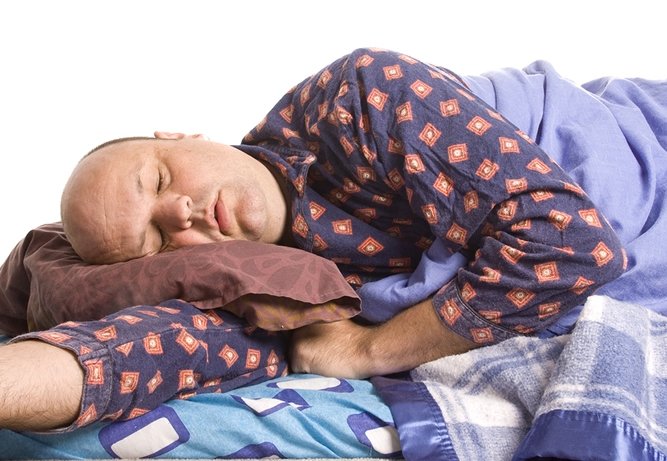  Dacă sforăi înseamnă că sufăr de apnee în somn?