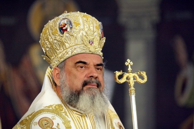  Patriarhul Daniel beneficiaza de antemergator din partea Politiei Rutiere, cu toate ca nu are acest drept prin lege
