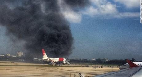  VIDEO Un avion a luat foc pe pista aeroportului Fort Lauderdale, mai multe persoane sunt ranite