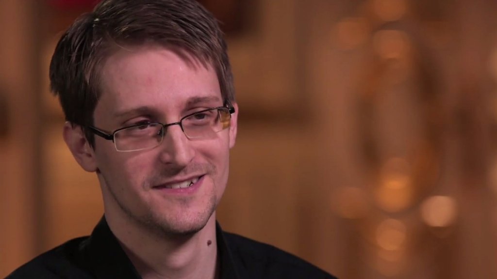  Parlamentul European îndeamnă ţările UE să îi ofere protecţie activistului Edward Snowden, căutat de SUA pentru spionaj