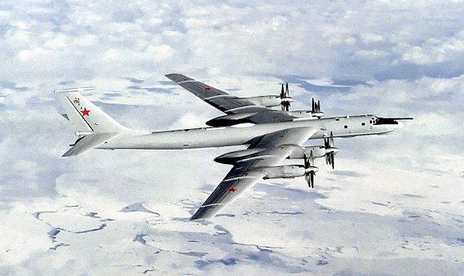  Doua bombardiere rusesti, interceptate in apropierea unui portavion american din Pacific