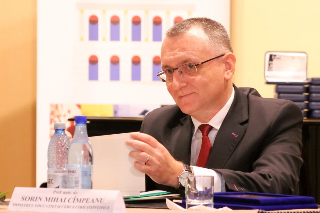  România are prim-ministru interimar: Sorin Cîmpeanu, numit de președinte