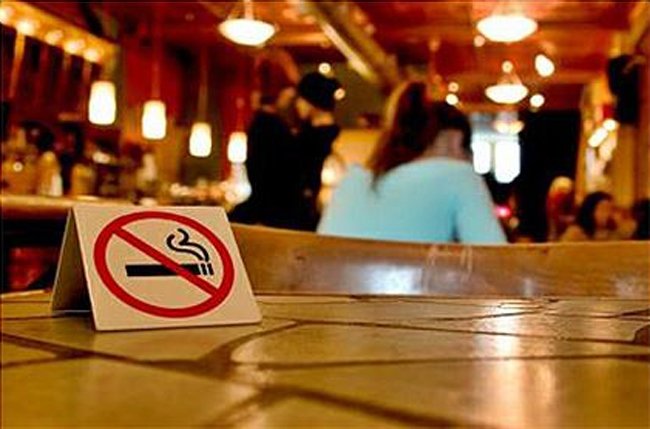  Legea anti-fumat se amana, desi trebuia votata astazi. Consiliul Concurentei cere lamurirea unui amendament