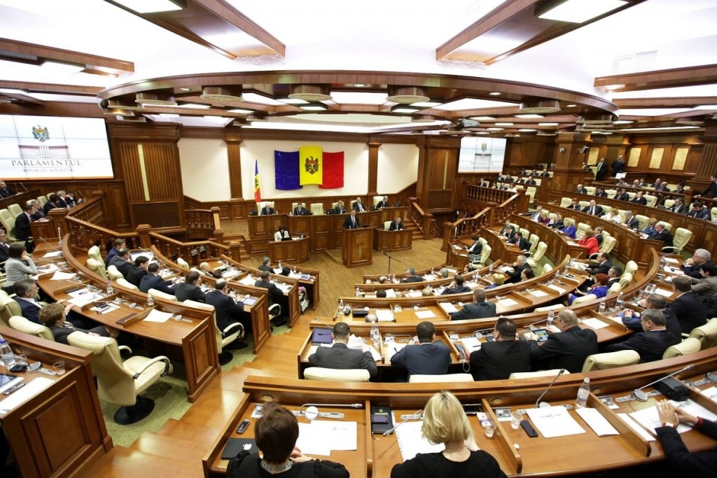  Blocaj politic major la Chisinau: Socialistii vor anticipate, liberalii vor guvern de dreapta, comunistii cer guvern tehnocrat