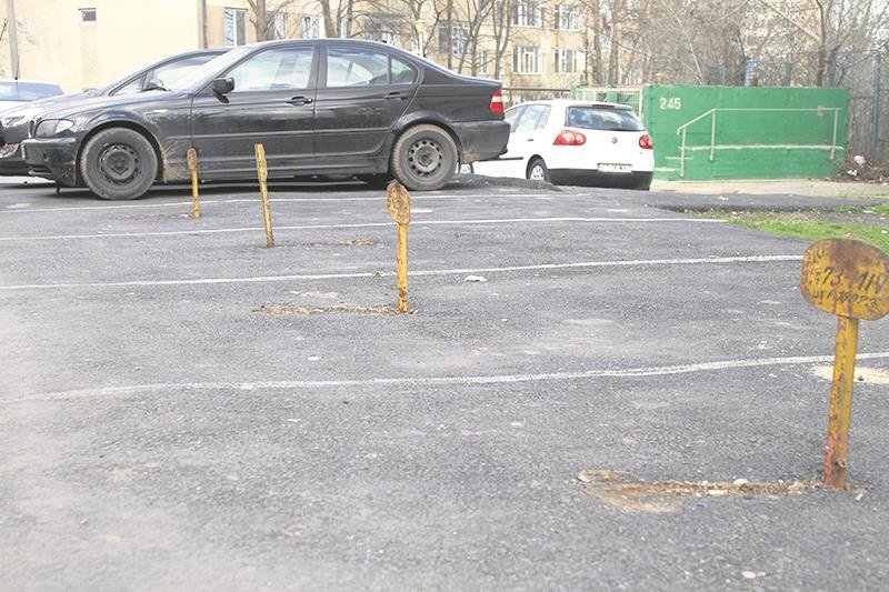  Trei licitaţii pentru 25 de locuri de parcare lângă bloc, în aceste zile