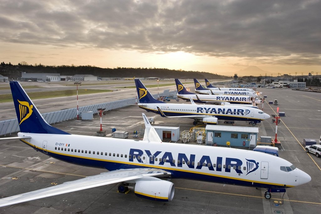  Ryanair, cel mai mare operator aerian low-cost, bate la porţile Iaşului