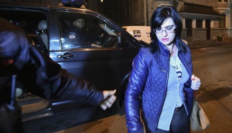  Judecătoarea Geanina Terceanu, arestată pentru că a luat mită de la fraţii Becali, va fi cercetată în arest la domiciliu