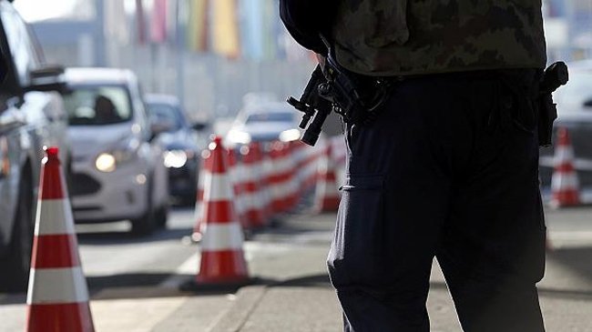  ALERTĂ în Elveţia: Doi sirieni au fost arestaţi la Geneva, în maşina lor fiind găsite urme de explozibili