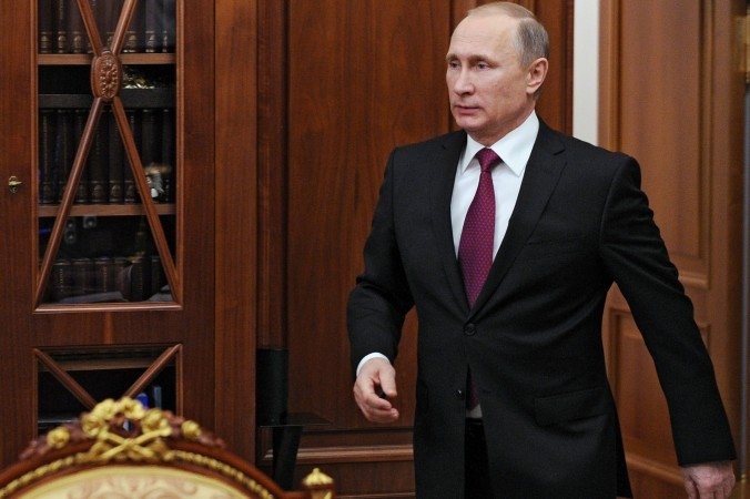  VIDEO: De ce merge Putin cu mâna dreaptă lipită de corp. Explicaţia neurologului