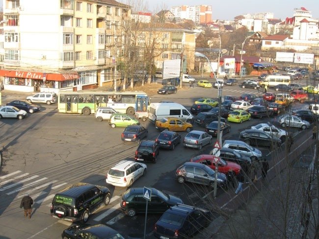  Cel mai mare haos din Iaşi: zona Bucşinescu. Locul unde nu există niciun management al traficului
