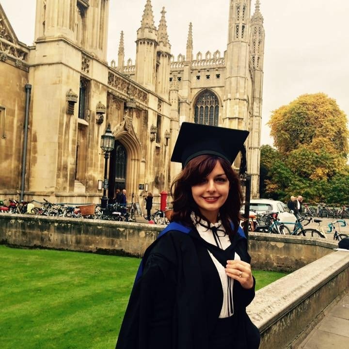  O tânără ieşeancă absolventă de Cambridge, premiul pentru Excelenţă Academică