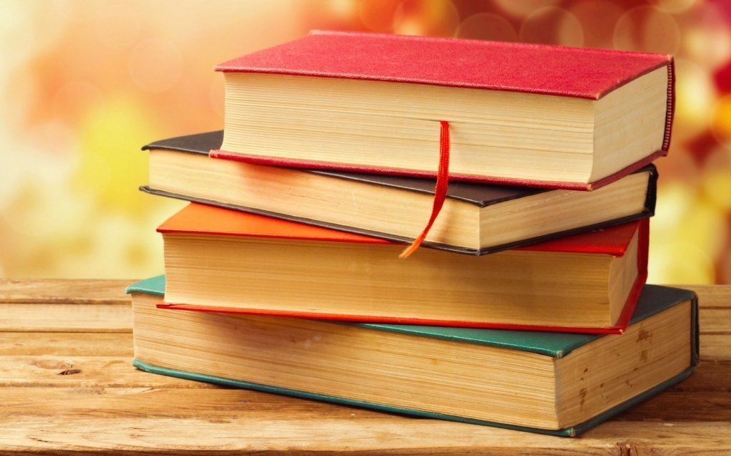  TOPUL celor mai vândute cărţi în 2015 în România. Le aveţi în bibliotecă?
