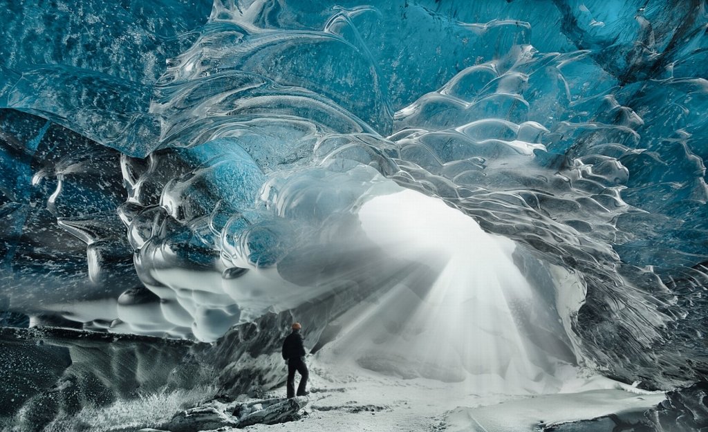  Cele mai frumoase peşteri de gheaţă din lume. Una dintre ele este în România