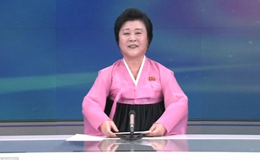  VIDEO: Ea este Andreea Esca a Coreei de Nord. Transmite cele mai importante ştiri