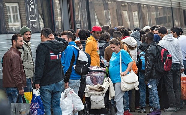  Danemarca va confisca bunurile de valoare migranților care cer azil