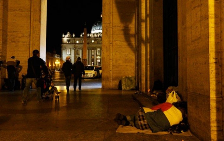  O romanca a nascut pe strada, noaptea, langa Bazilica Sfantul Petru din Vatican