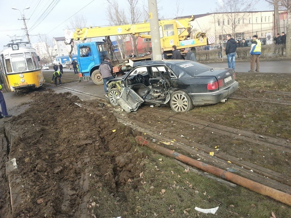  180116_117832_stiri_accident-calea-Chisinaului-iasi-FOTO-Ady-Burlacu