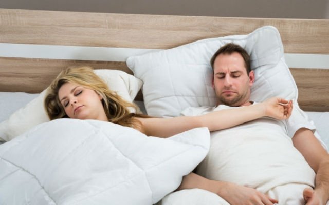  De ce dorm femeile mai mult decât bărbații