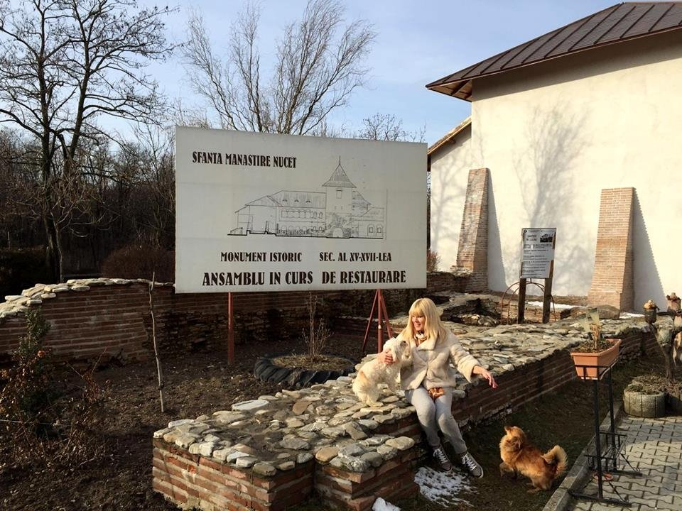  FOTO: Elena Udrea a descoperit „Fericirea” la mănăstire. Vedeţi ce a făcut