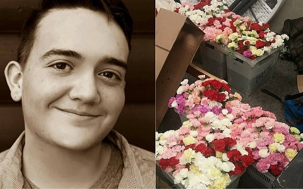  Un adolescent le-a făcut o surpriză de Valentine’s Day celor 900 de colege de liceu